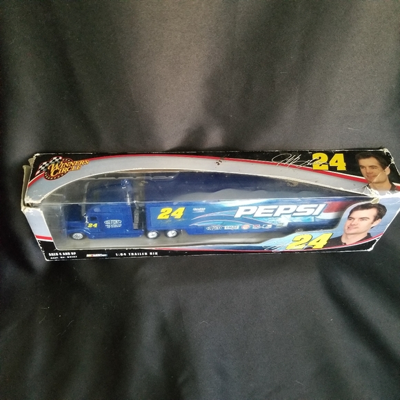 Jeff Gordon Winner's Circle 1:64 Trailer Rig - Picture 2 of 11